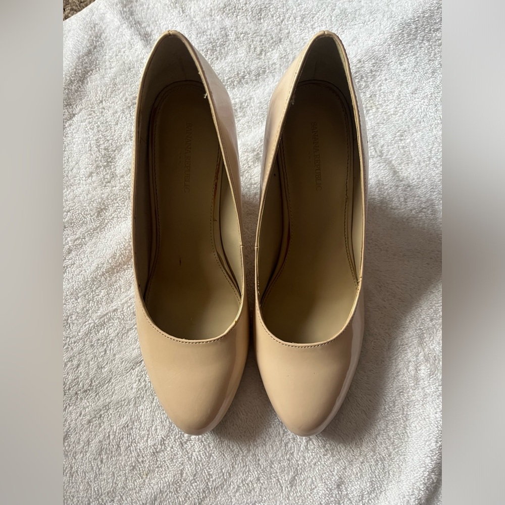 Banana Republic size 9 nude wedges